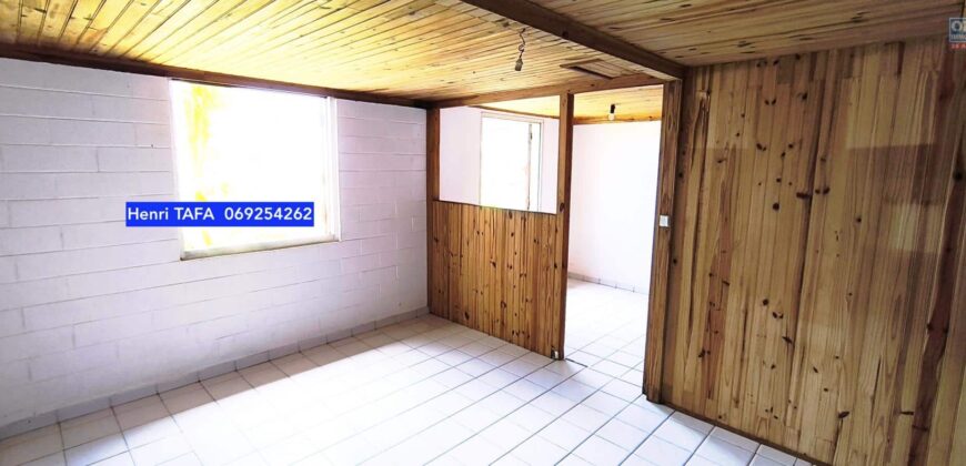 À vendre une maison T3 d’environ 60 m2 sur un terrain de 302 m2 située à Jean-Petit