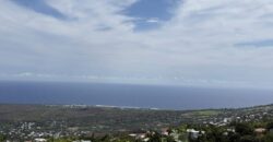 À vendre une belle parcelle de terrain plat de 1200 m2 avec pleine vue mer et montagne à Étang Salé