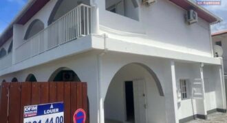 À louer une villa F4 mitoyenne de 94.63m2 située sur Étang Salé Les Bains