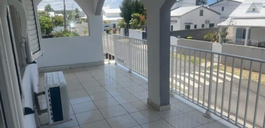 À louer une villa F4 mitoyenne de 94.63m2 située sur Étang Salé Les Bains