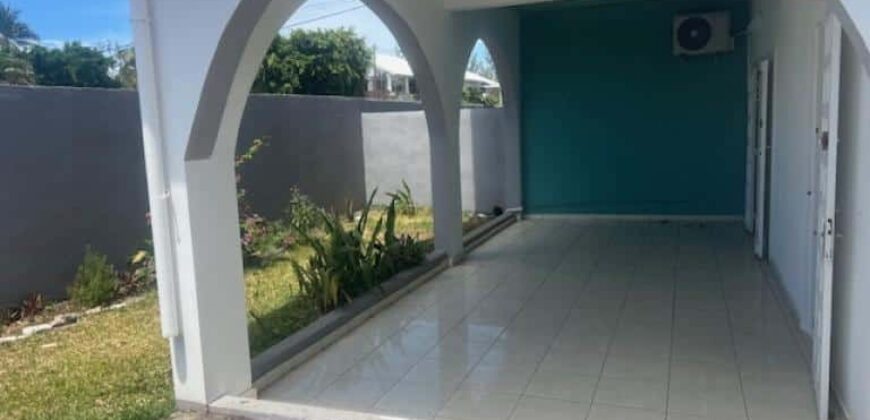 À louer une villa F4 mitoyenne de 94.63m2 située sur Étang Salé Les Bains