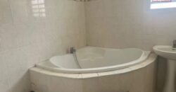 À louer une villa F4 mitoyenne de 94.63m2 située sur Étang Salé Les Bains