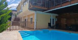 À vendre un ensemble de 2 appartements F3 avec vue mer et piscine à Saint-Paul