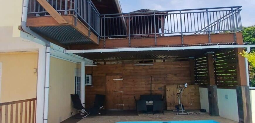 À vendre un ensemble de 2 appartements F3 avec vue mer et piscine à Saint-Paul