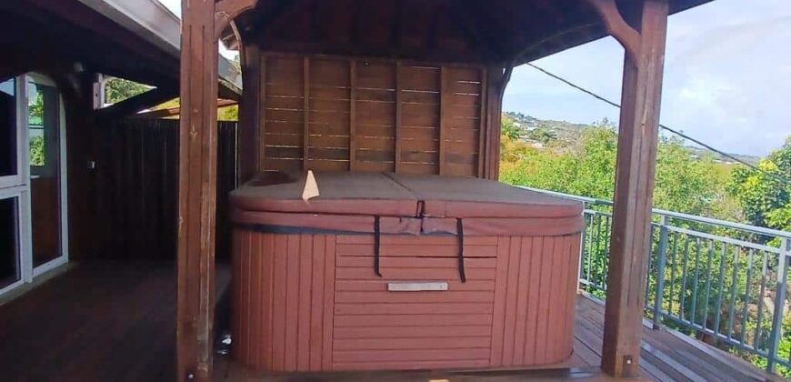 À vendre un ensemble de 2 appartements F3 avec vue mer et piscine à Saint-Paul