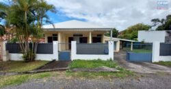 À vendre une lumineuse maison entretenue de 100 m² avec grand terrain piscinable à Sainte-Clotilde