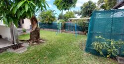 À vendre une lumineuse maison entretenue de 100 m² avec grand terrain piscinable à Sainte-Clotilde