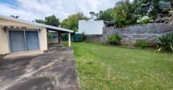 À vendre une lumineuse maison entretenue de 100 m² avec grand terrain piscinable à Sainte-Clotilde