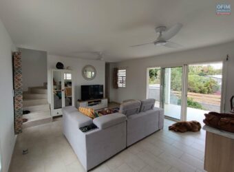 À vendre villa T2/3 neuve de 84 m² sur un terrain de 342 m² dans le quartier calme de la Ravine des Cabris