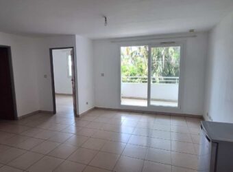 À louer un appartement T2 dans une résidence privée au centre ville de Saint Benoit