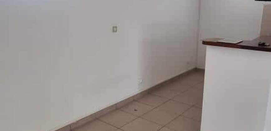 À louer un appartement T2 dans une résidence privée au centre ville de Saint Benoit