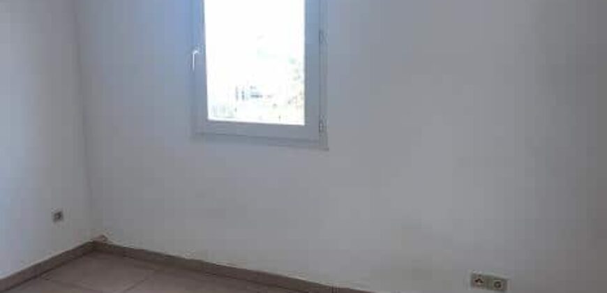 À louer un appartement T2 dans une résidence privée au centre ville de Saint Benoit