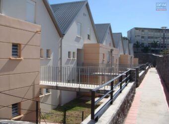 À vendre un appartement T3 en duplex dans la résidence les huppes de bourbon à La Montagne