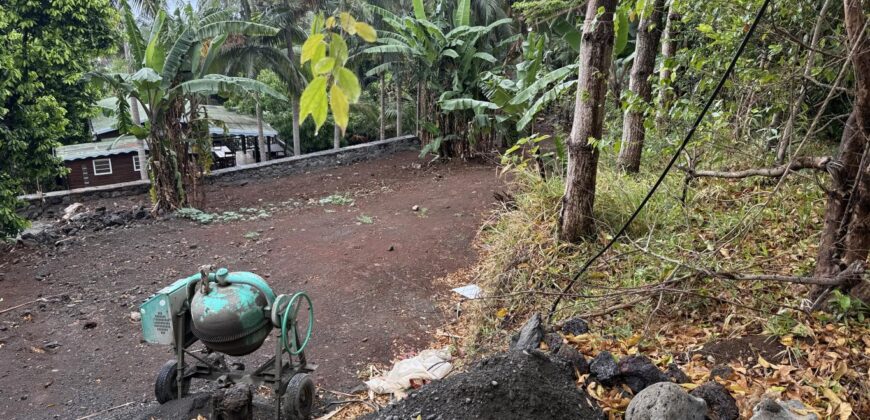 À Vendre parcelle plate et rectangulaire de 250 m² avec vue mer aux Avirons