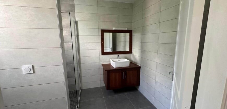 À louer – Jolie villa neuve jumelée T4 à deux pas du centre-ville de Bras-Panon