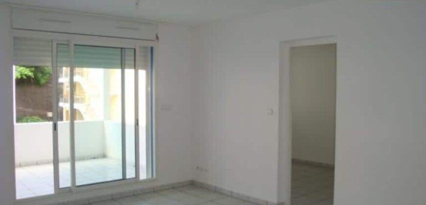 À louer un appartement T2 dans une résidence avec terrasse à Saint Denis