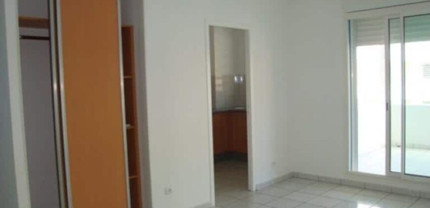 À louer un appartement T2 dans une résidence avec terrasse à Saint Denis