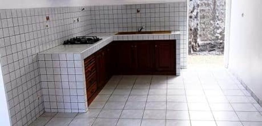 À louer une maison jumelée T4 de plain-pied située sur le secteur du Tampon 12 ème km