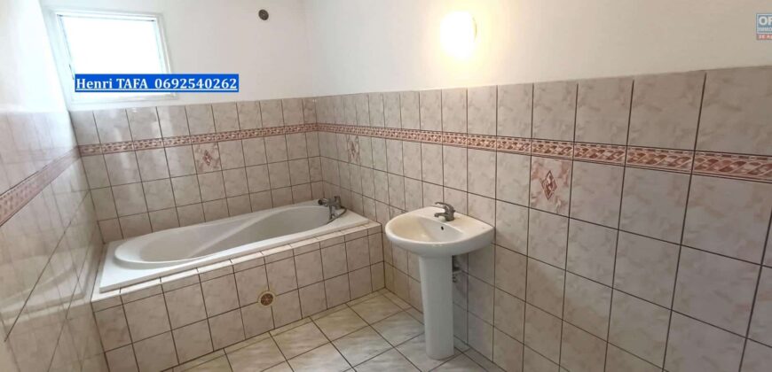 À louer une maison jumelée T4 de plain-pied située sur le secteur du Tampon 12 ème km