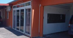 Vente maison de plain-pied rénovée de 170 m² sur terrain de 425 m² à Saint-Joseph