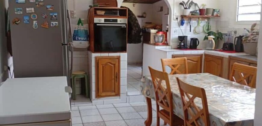 Vente maison de plain-pied rénovée de 170 m² sur terrain de 425 m² à Saint-Joseph