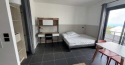 À louer un charmant studio neuf entièrement meublé et équipé situé en plein centre-ville du Tampon.