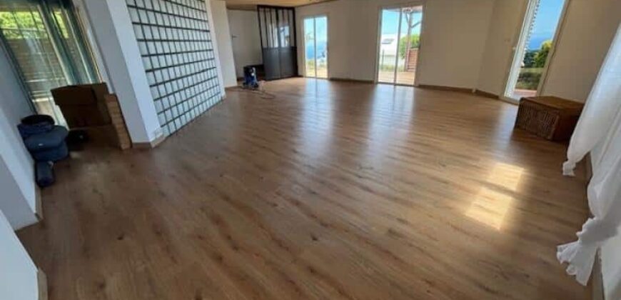 Location d’une charmante villa de 131m2 avec piscine nichée dans le quartier de Colorado à La Montagne