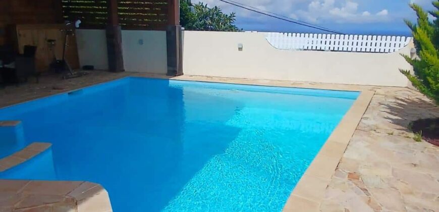 À vendre un ensemble de 2 appartements F3 avec vue mer et piscine à Saint-Paul