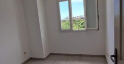 À louer un appartement T2 avec terrasse offrant vue dégagée à Sainte Marie