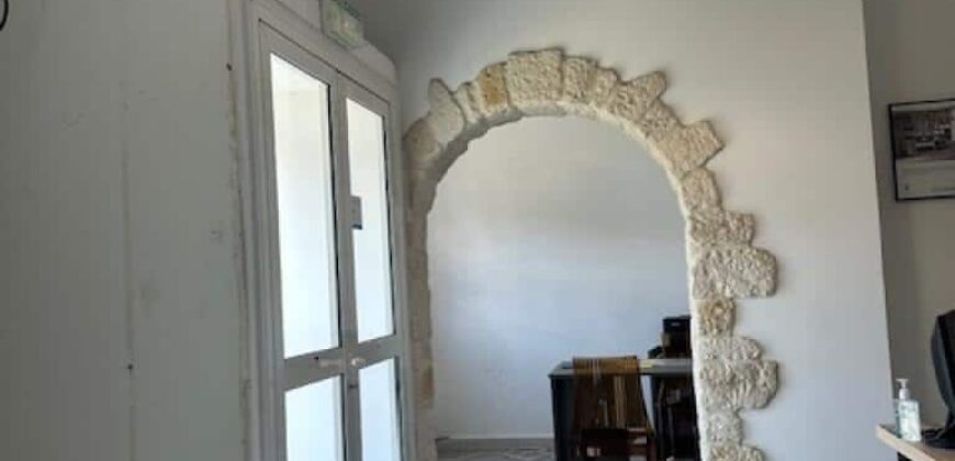 À louer un local commercial de 63m2 n plein centre ville de Saint Pierre