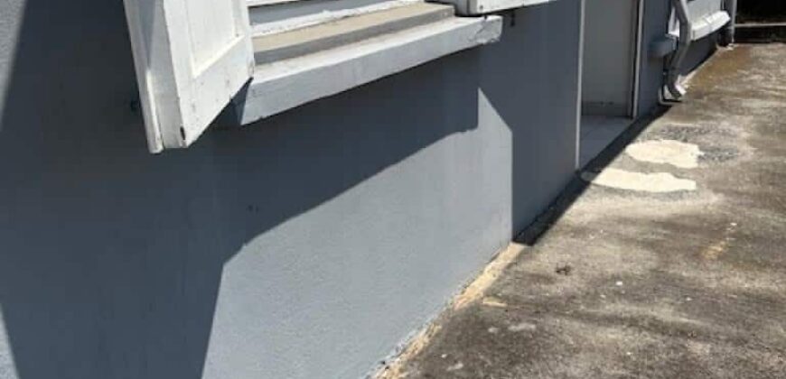 À louer un local commercial de 63m2 n plein centre ville de Saint Pierre