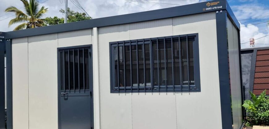 À louer local commercial type Algeco de 15 m² parfait pour une activité administrative à Sainte Marie