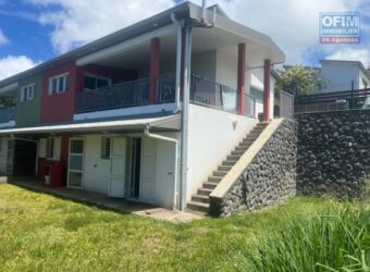 À louer charmante villa F3 mitoyenne avec vue sur l’océan située aux Avirons