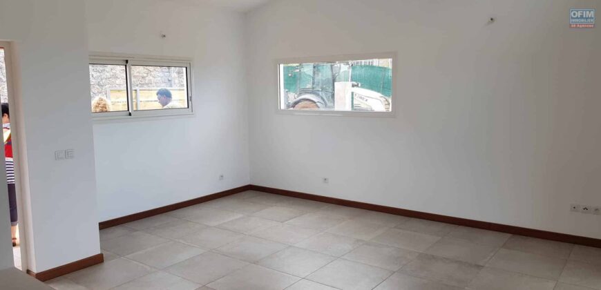 À louer charmante villa F3 mitoyenne avec vue sur l’océan située aux Avirons