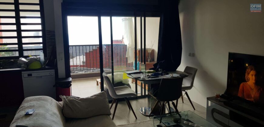 À louer une villa mitoyenne F4 en duplex, située dans une résidence sécurisée proche du lycée des Avirons