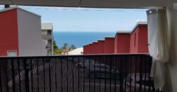 À louer une villa mitoyenne F4 en duplex, située dans une résidence sécurisée proche du lycée des Avirons