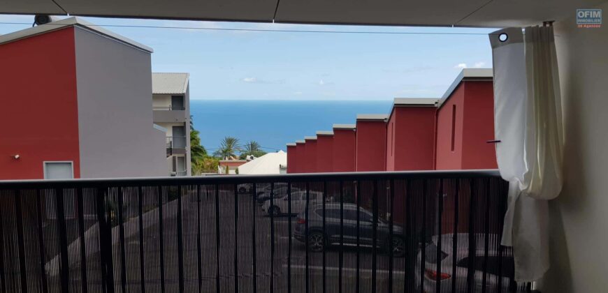 À louer une villa mitoyenne F4 en duplex, située dans une résidence sécurisée proche du lycée des Avirons