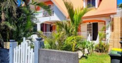 À vendre une grande villa sur 3 niveaux avec 3 dépendances meublée située à Saint Joseph