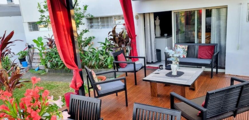 À vendre une grande villa sur 3 niveaux avec 3 dépendances meublée située à Saint Joseph