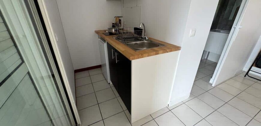 À louer deux studios meublés neufs situés au Tampon à proximité immédiate de l’université