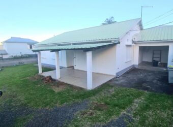 À louer une grande maison entièrement rénovée de 113 m² de type F4 située à Sainte-Marie