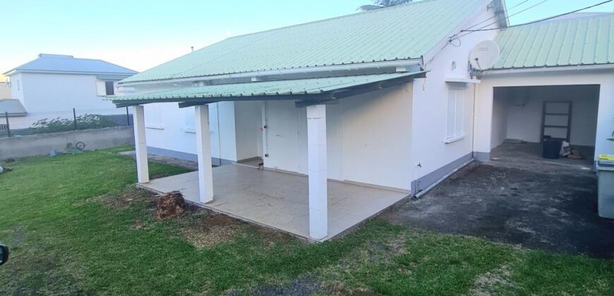 À louer une grande maison entièrement rénovée de 113 m² de type F4 située à Sainte-Marie