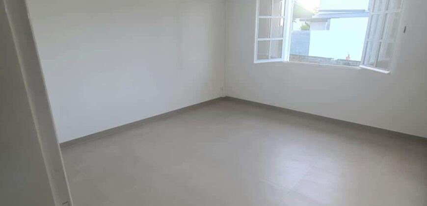 À louer une grande maison entièrement rénovée de 113 m² de type F4 située à Sainte-Marie