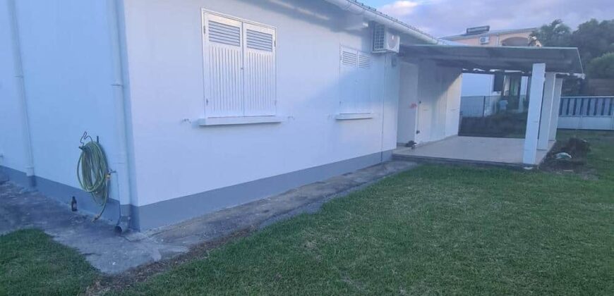 À louer une grande maison entièrement rénovée de 113 m² de type F4 située à Sainte-Marie