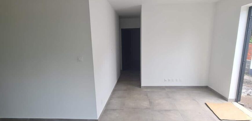 À louer une maison neuve de type F4 de 67 m2 située sur la commune Carron à Sainte Suzanne