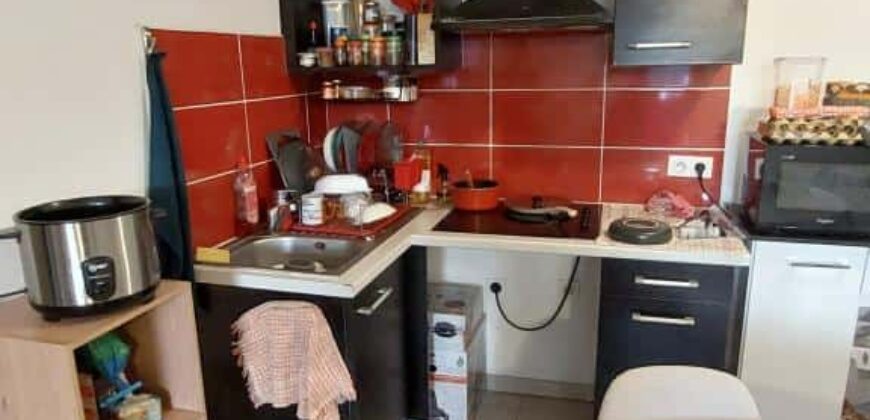 En vente un appartement T2 de 49.21 m2 situé dans une résidence sécurisée à Sainte Clotilde