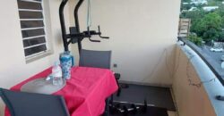 En vente un appartement T2 de 49.21 m2 situé dans une résidence sécurisée à Sainte Clotilde