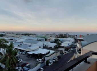 En vente un appartement T2 de 49.21 m2 situé dans une résidence sécurisée à Sainte Clotilde