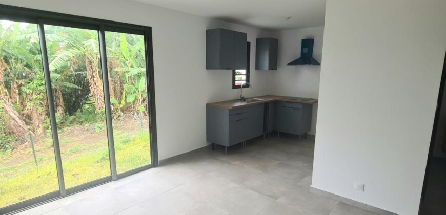 À louer une maison neuve avec jardin située sur la commune Carron à Sainte Suzanne