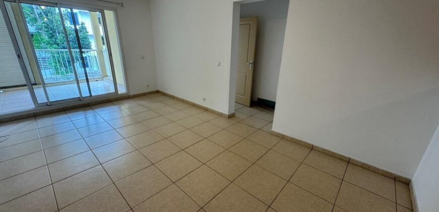 En location appartement de type F3 d’environ 56 m² situé au Tampon proche du centre-ville